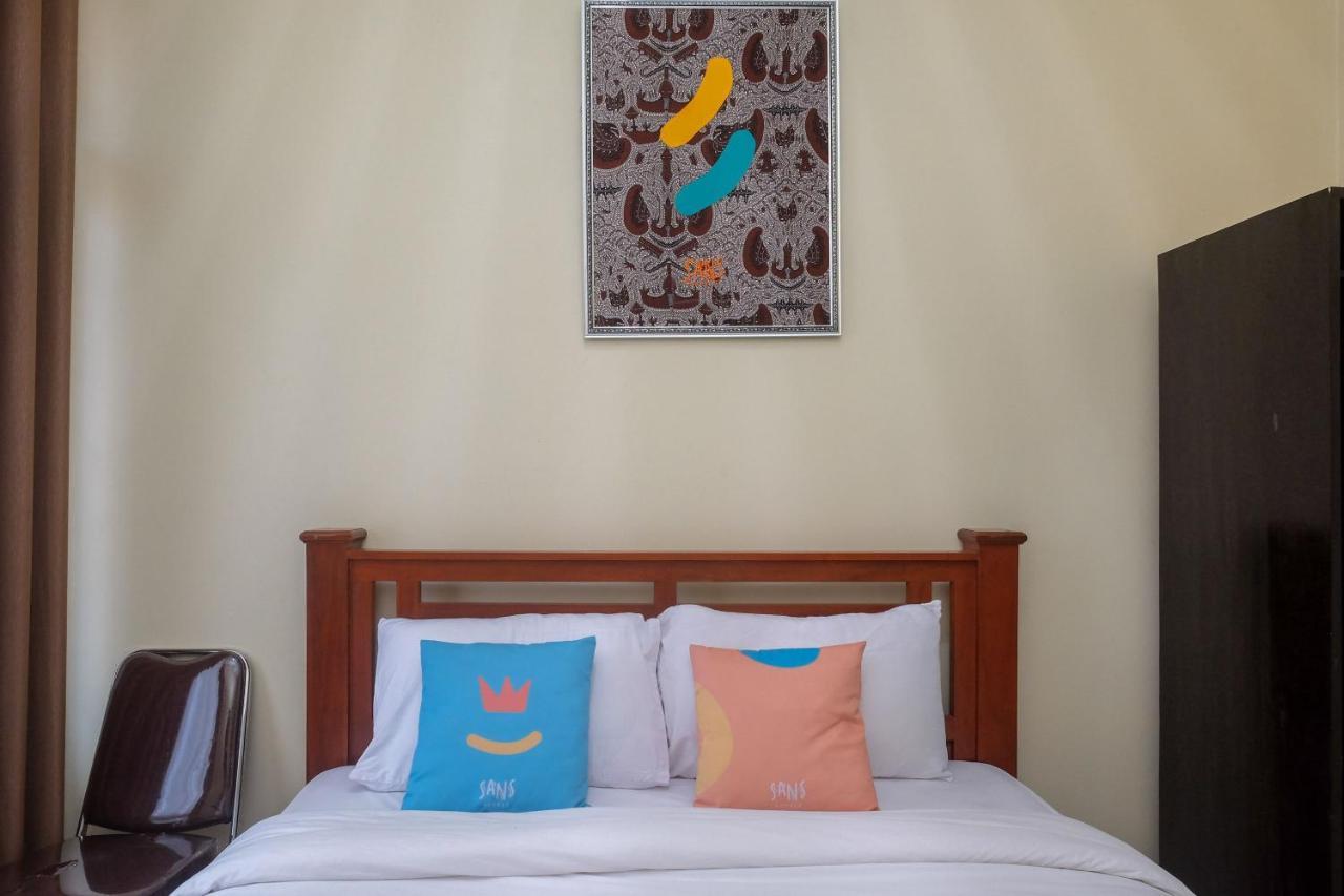 Sans Hotel Kumbang Yogyakarta By Reddoorz Экстерьер фото