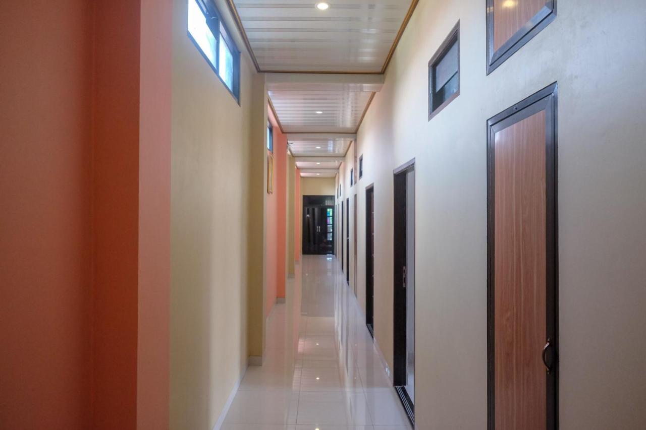 Sans Hotel Kumbang Yogyakarta By Reddoorz Экстерьер фото