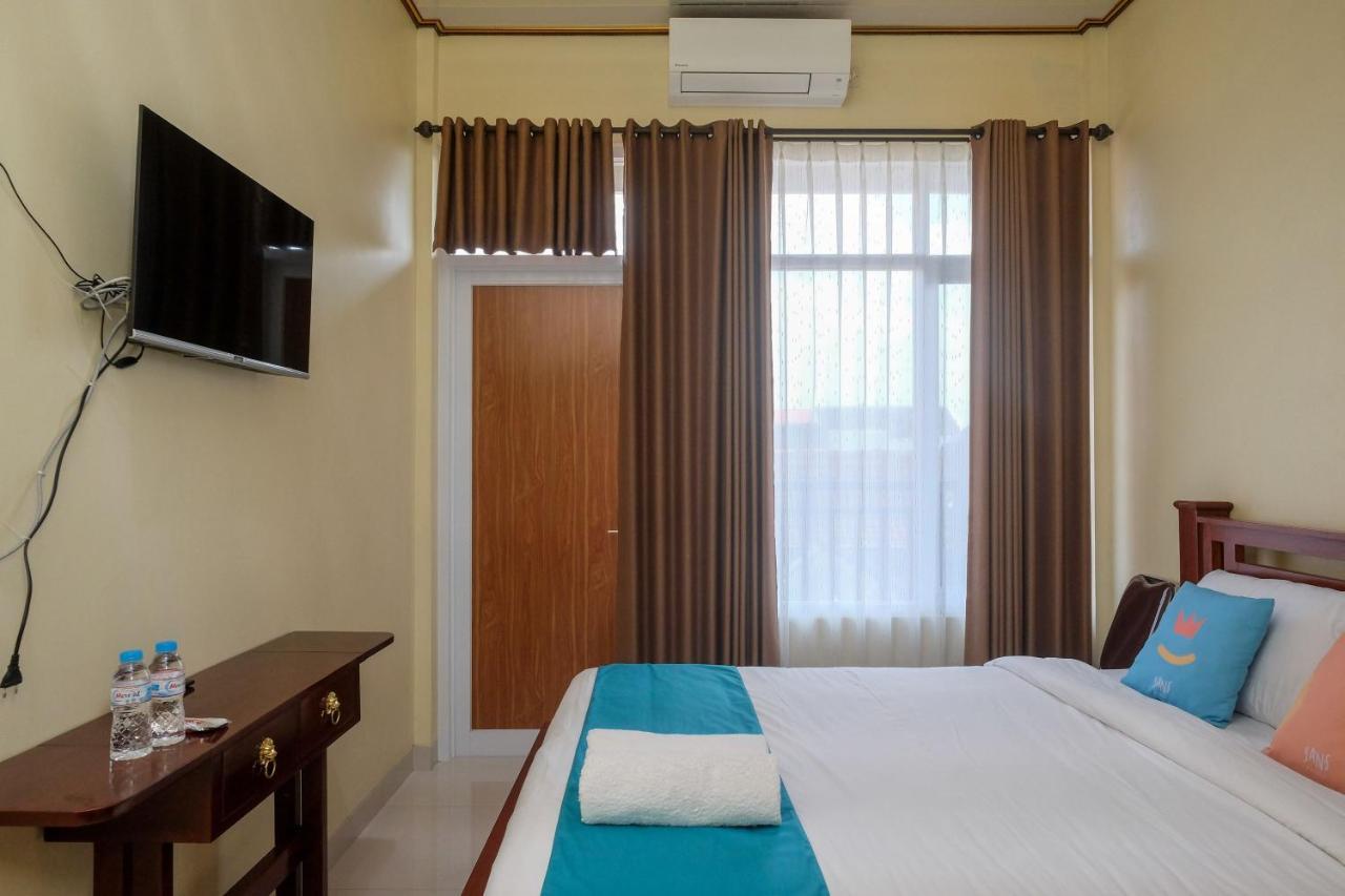 Sans Hotel Kumbang Yogyakarta By Reddoorz Экстерьер фото