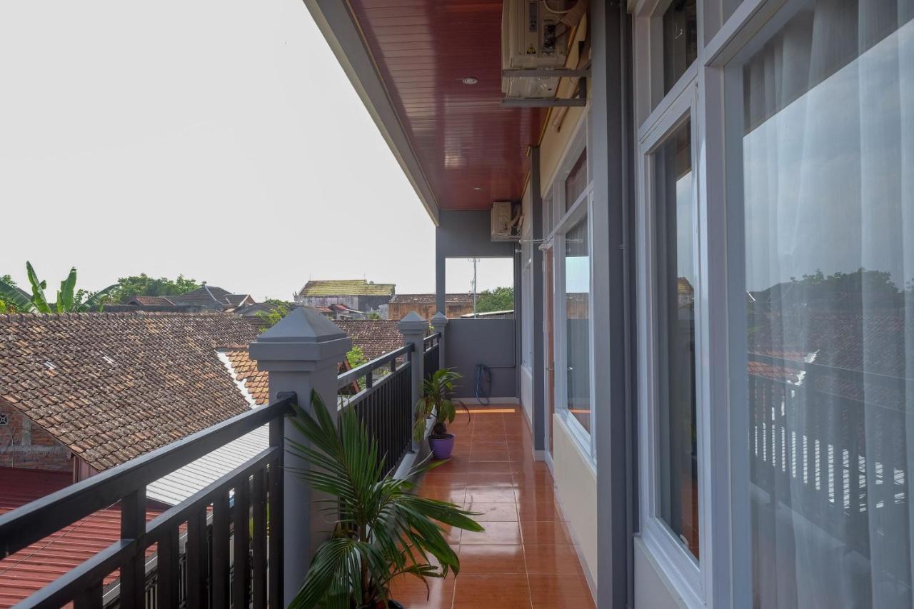 Sans Hotel Kumbang Yogyakarta By Reddoorz Экстерьер фото