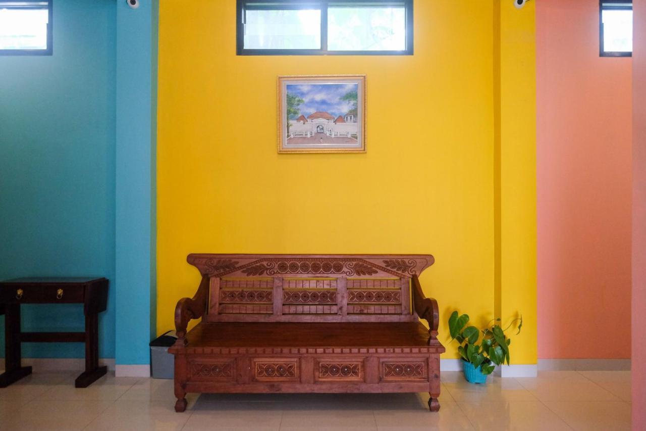 Sans Hotel Kumbang Yogyakarta By Reddoorz Экстерьер фото
