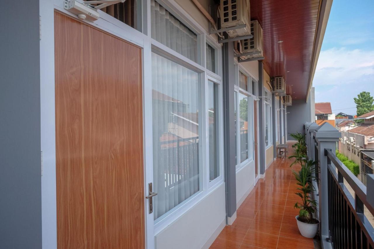 Sans Hotel Kumbang Yogyakarta By Reddoorz Экстерьер фото