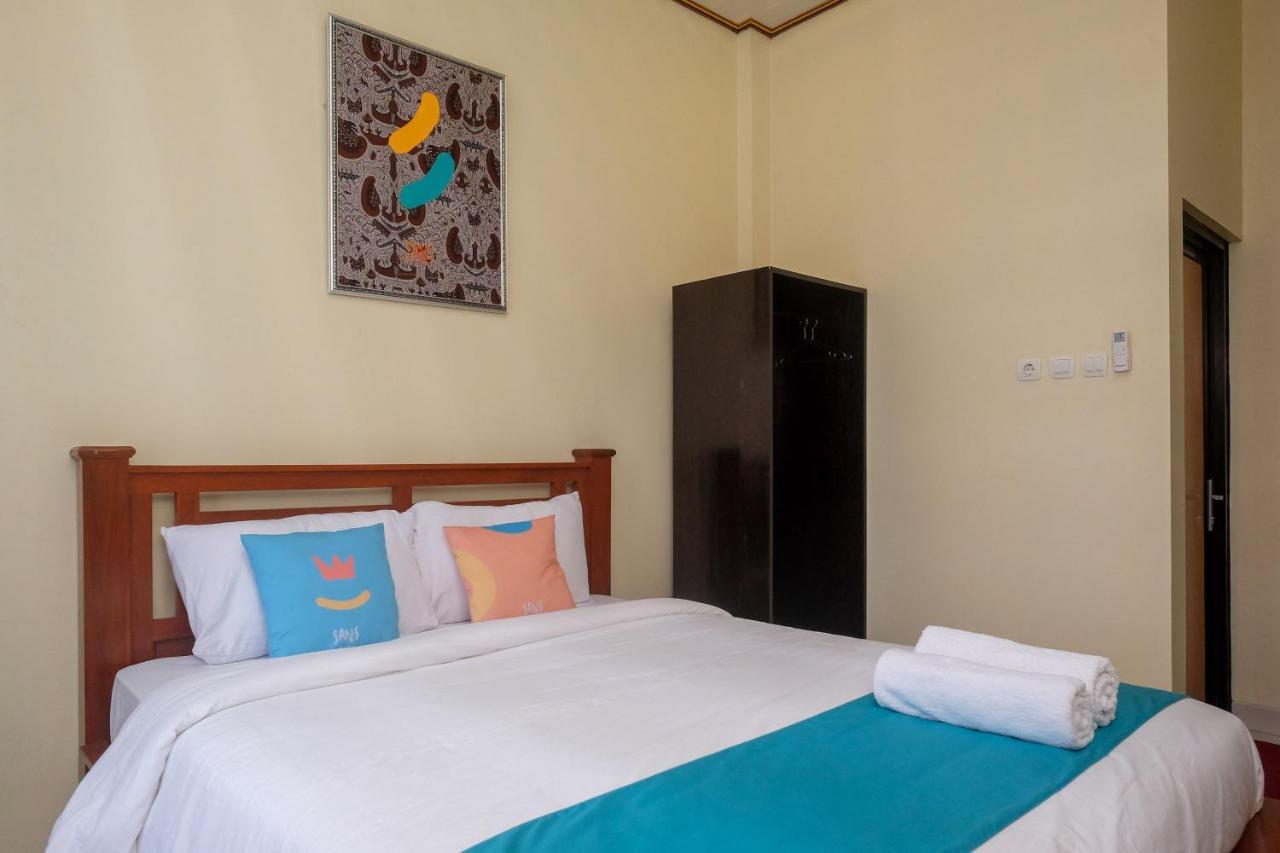 Sans Hotel Kumbang Yogyakarta By Reddoorz Экстерьер фото
