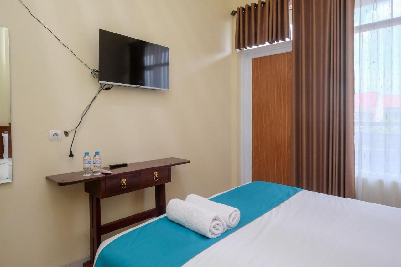 Sans Hotel Kumbang Yogyakarta By Reddoorz Экстерьер фото