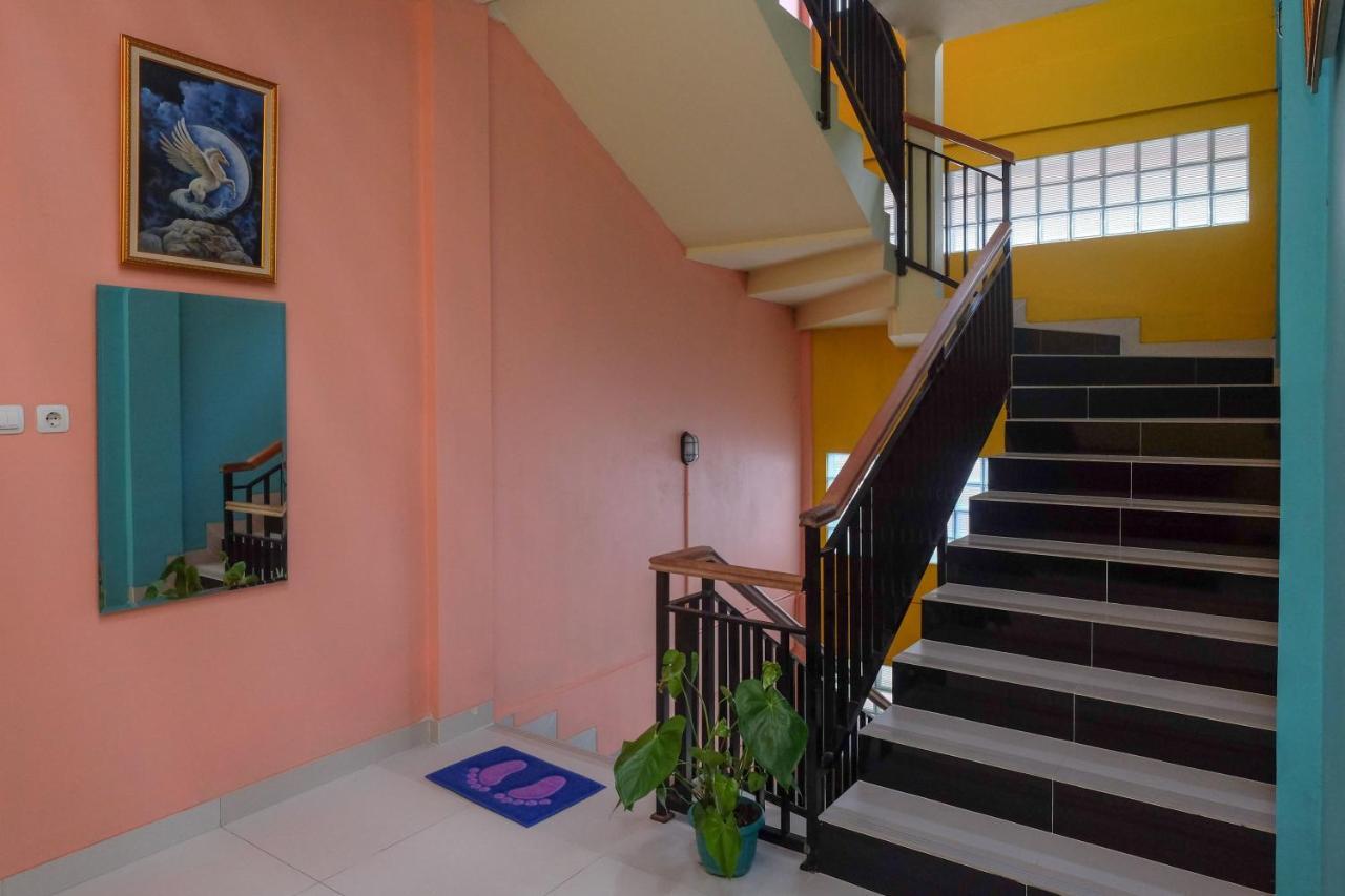Sans Hotel Kumbang Yogyakarta By Reddoorz Экстерьер фото