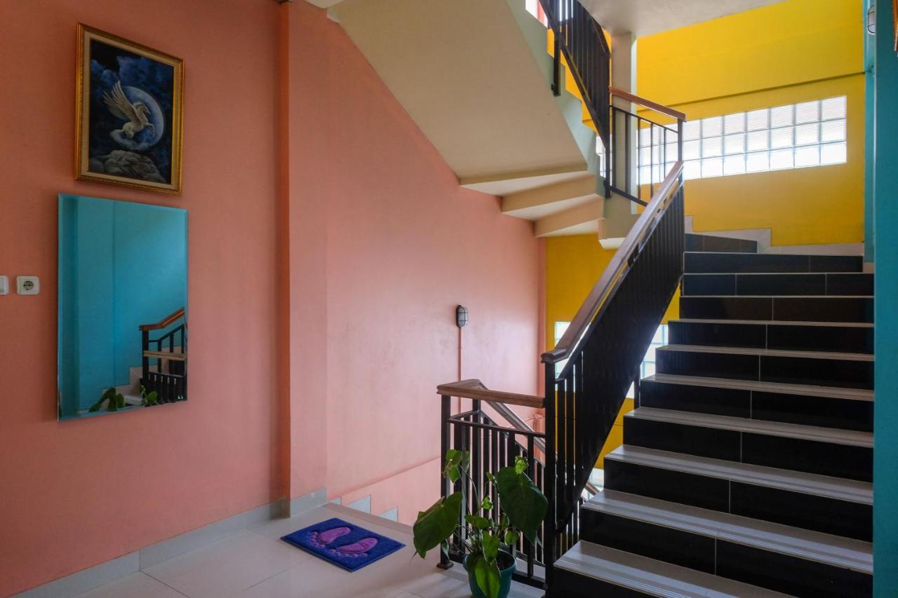 Sans Hotel Kumbang Yogyakarta By Reddoorz Экстерьер фото