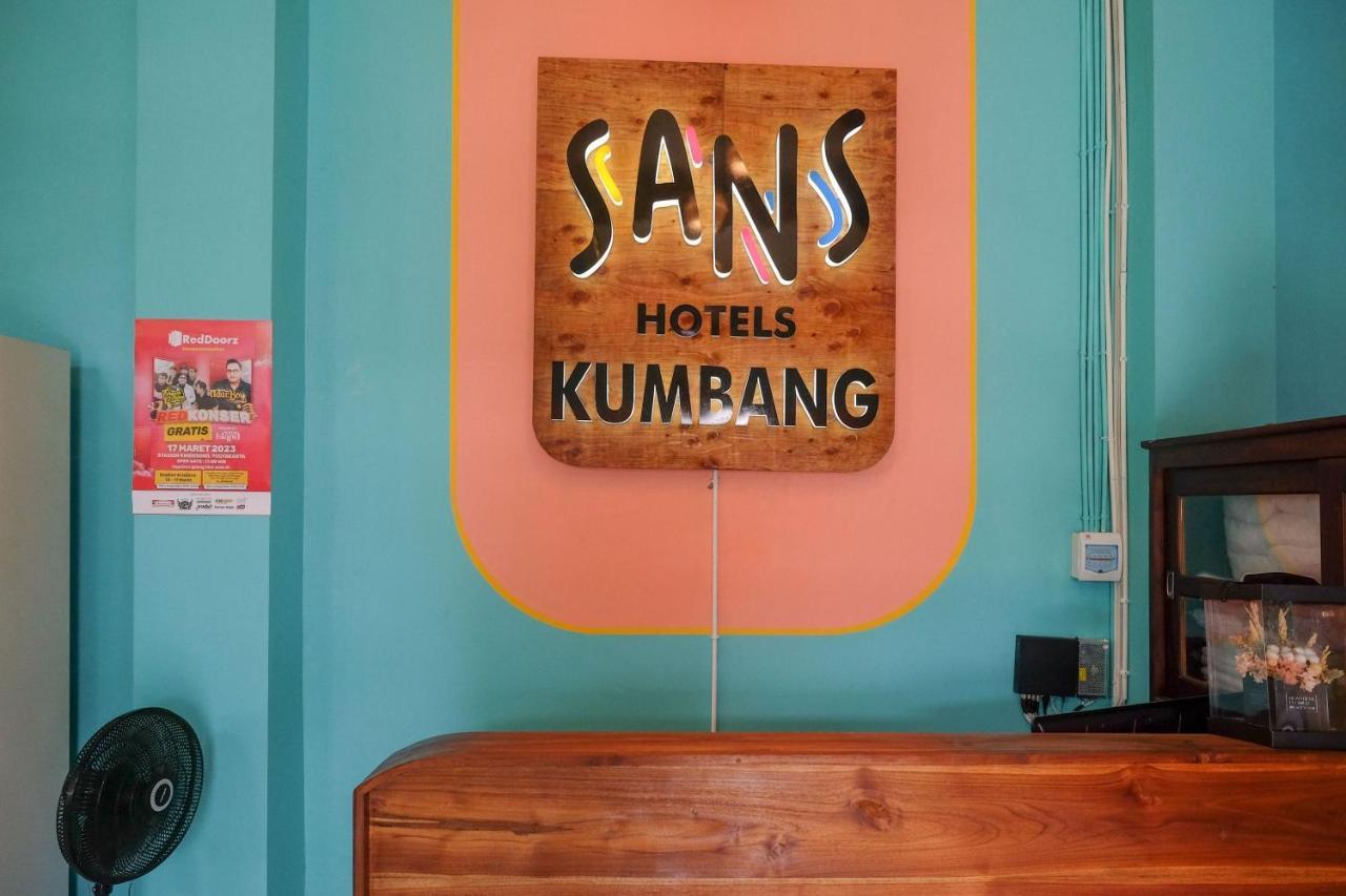 Sans Hotel Kumbang Yogyakarta By Reddoorz Экстерьер фото