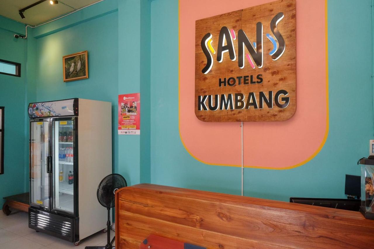 Sans Hotel Kumbang Yogyakarta By Reddoorz Экстерьер фото
