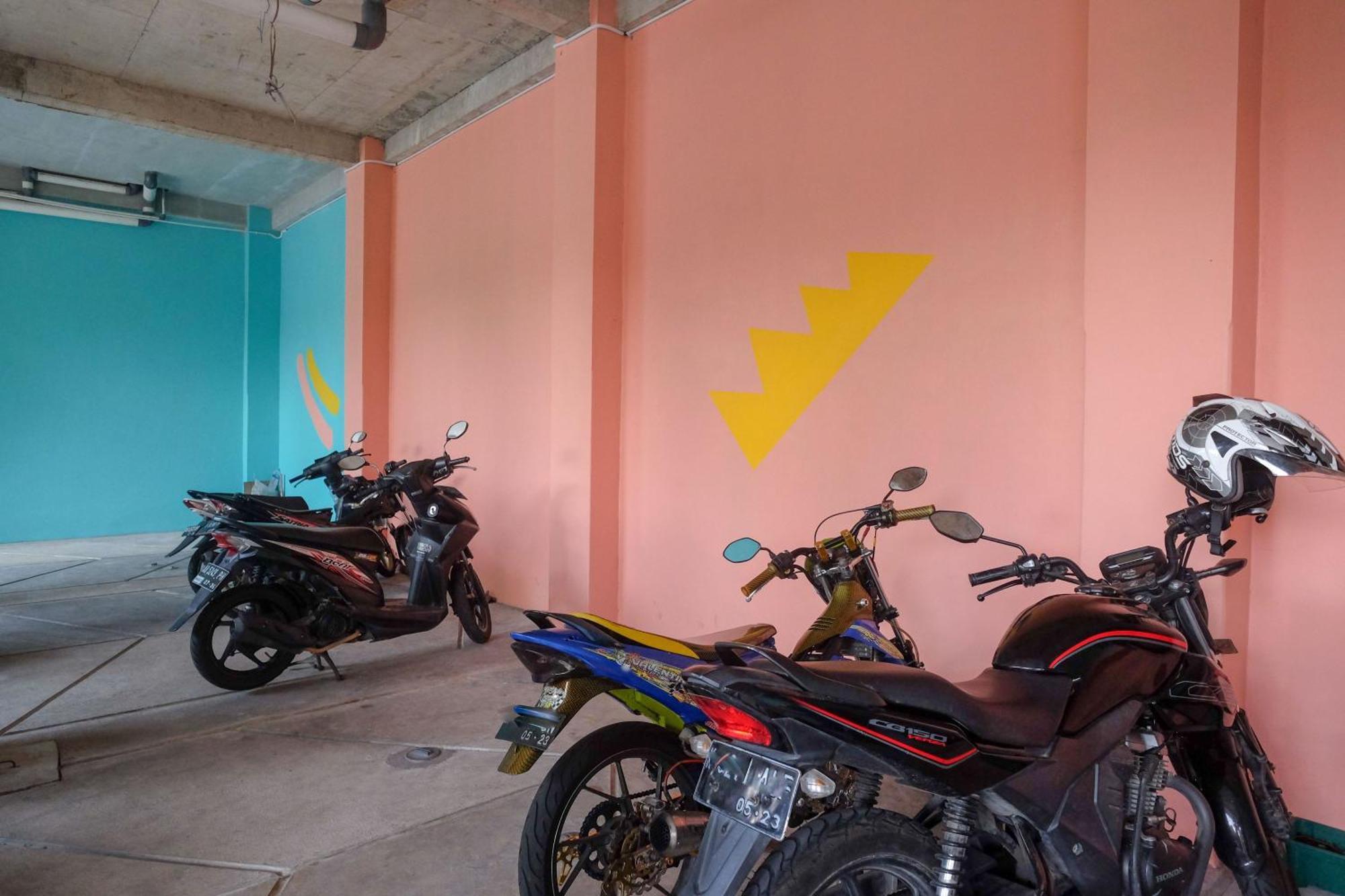 Sans Hotel Kumbang Yogyakarta By Reddoorz Экстерьер фото